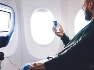 The Advantages of Using an eSIM While Traveling